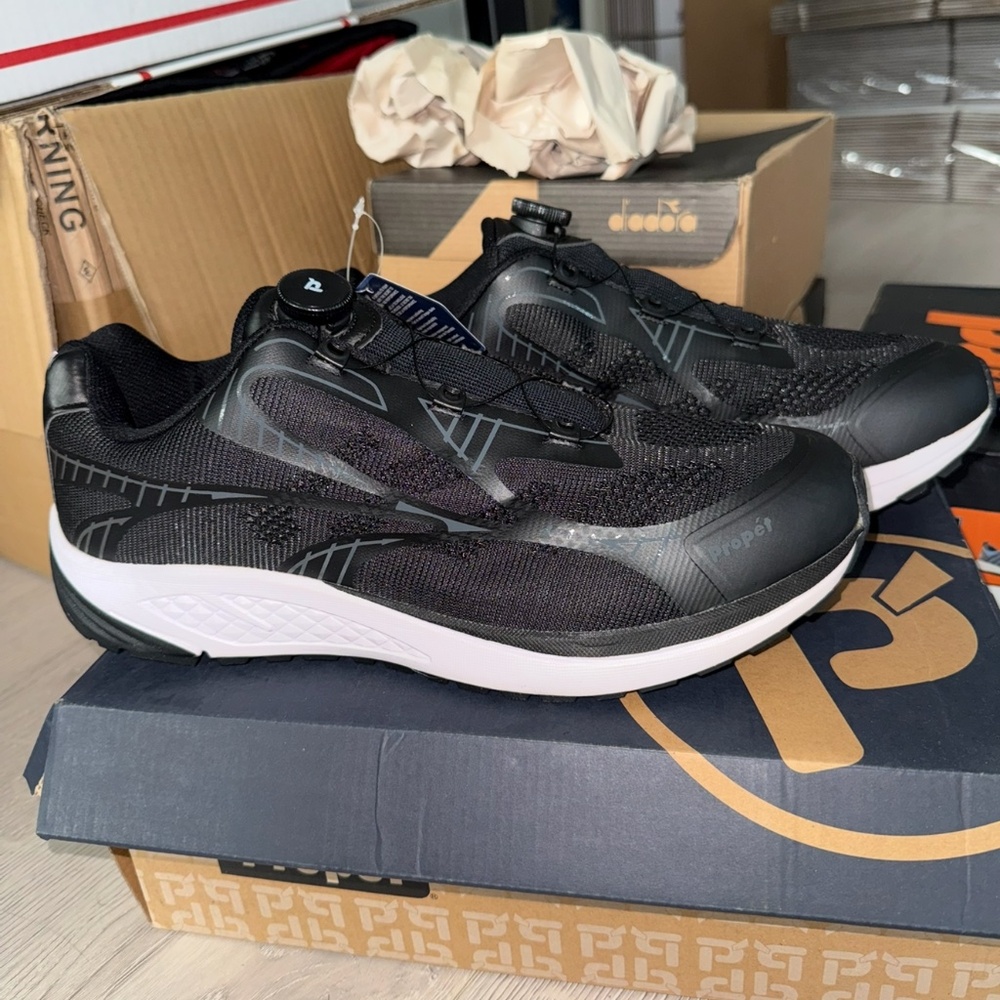 NWB 14 size Propét Men's Propet One Reel Fit Sneaker